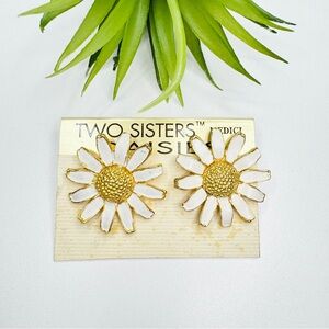 NWT Vintage Two Sisters Medici White Daisy Gold Tone Earrings - Deadstock
